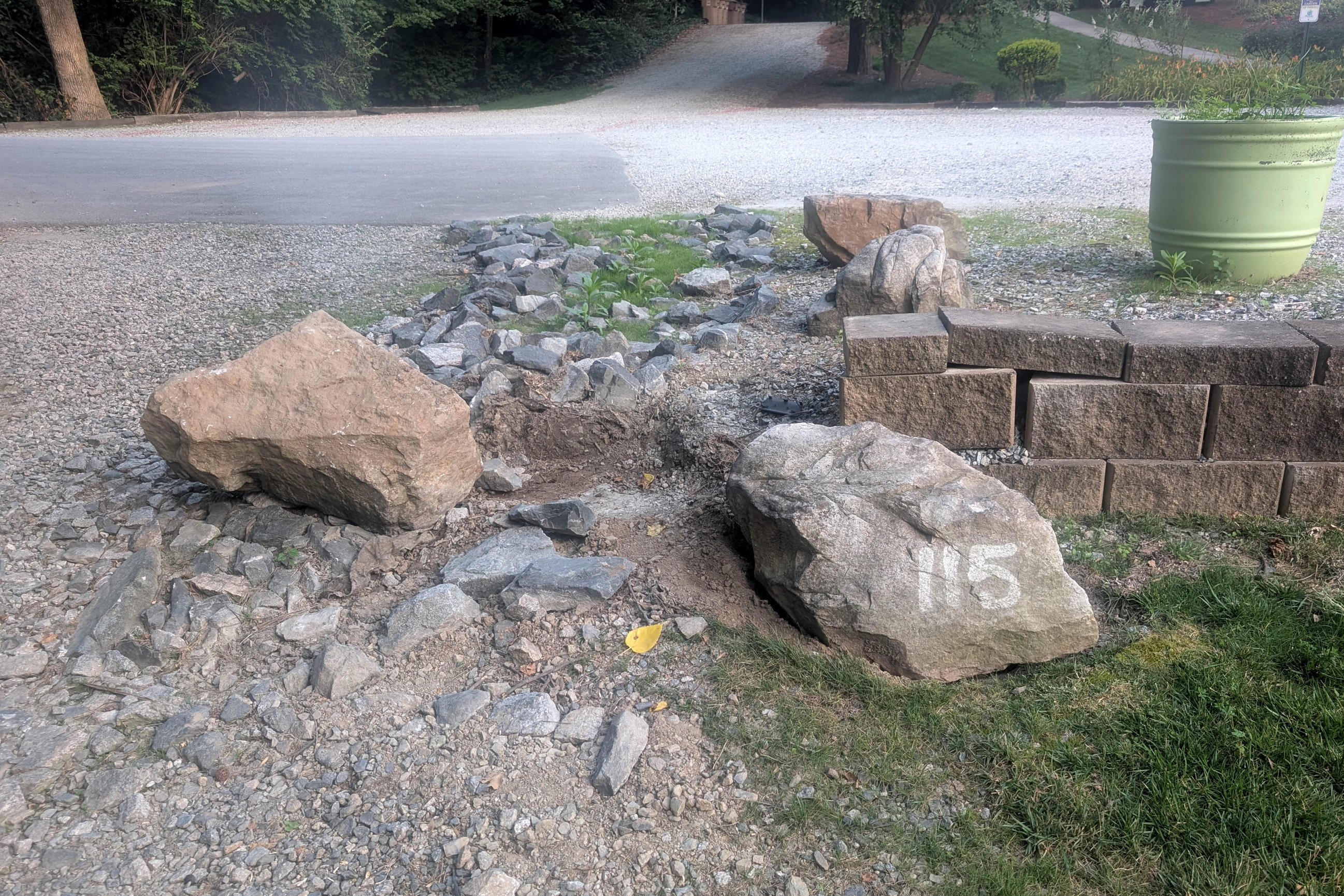 Photo of damage to Friendly's parking lot retaining wall